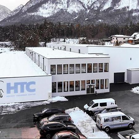 Campus 펠레크 외부 사진